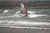 ΛΑΥΡΙΟ WINDSURFING ΑΨΗΦΩΝΤΑΣ ΚΑΚΟΚΑΙΡΙΑ