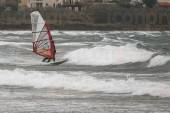 ΛΑΥΡΙΟ WINDSURFING ΑΨΗΦΩΝΤΑΣ ΚΑΚΟΚΑΙΡΙΑ