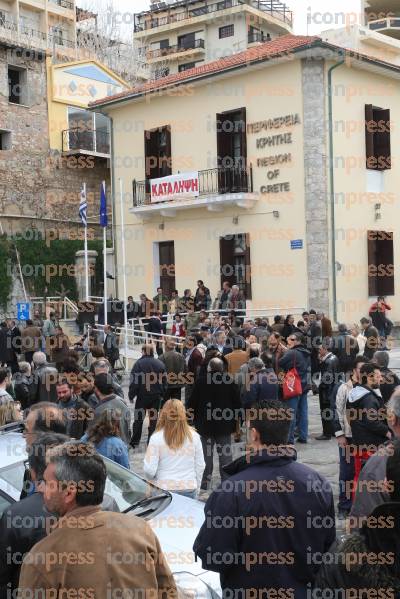 ΗΡΑΚΛΕΙΟ:-ΣΥΓΚΕΝΤΡΩΣΗ-ΔΙΑΜΑΡΤΥΡΙΑΣ-ΚΑΙ-ΚΑΤΑΛΗΨΗ-ΣΤΗΝ-ΠΕΡΙΦΕΡΕΙΑ-ΑΠΟ-ΤΟΥΣ-ΑΓΡΟΤΕΣ