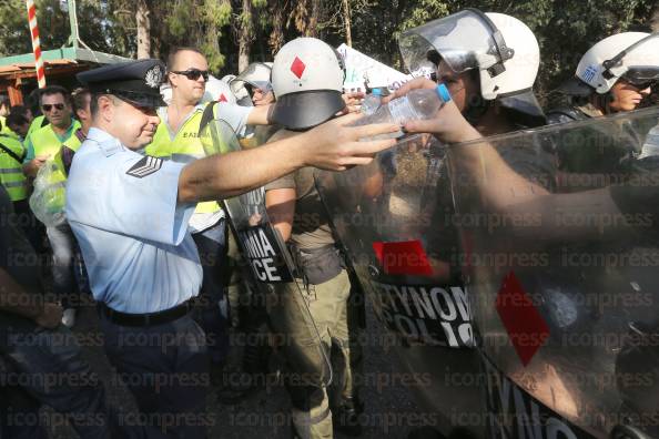 ΣΥΝΔΙΚΑΛΙΣΤΕΣ-ΑΣΤΥΝΟΜΙΚΟΙ-ΑΠΕΚΛΕΙΣΑΝ-ΕΙΣΟΔΟ-ΣΧΟΛΗΣ-1