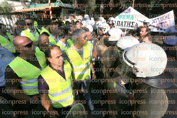 ΣΥΝΔΙΚΑΛΙΣΤΕΣ-ΑΣΤΥΝΟΜΙΚΟΙ-ΑΠΕΚΛΕΙΣΑΝ-ΕΙΣΟΔΟ-ΣΧΟΛΗΣ