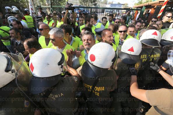 ΣΥΝΔΙΚΑΛΙΣΤΕΣ-ΑΣΤΥΝΟΜΙΚΟΙ-ΑΠΕΚΛΕΙΣΑΝ-ΕΙΣΟΔΟ-ΣΧΟΛΗΣ