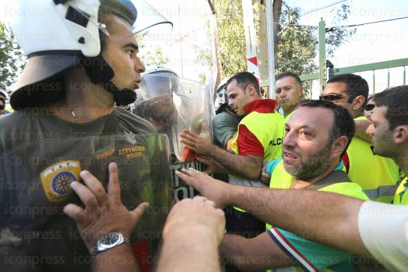 ΣΥΝΔΙΚΑΛΙΣΤΕΣ-ΑΣΤΥΝΟΜΙΚΟΙ-ΑΠΕΚΛΕΙΣΑΝ-ΕΙΣΟΔΟ-ΣΧΟΛΗΣ