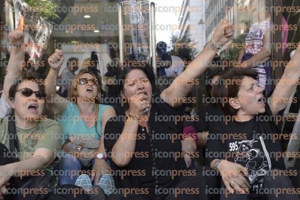 ΑΘΗΝΑ-ΚΑΤΑΛΗΨΗ-ΤΟΥΥΠΟΥΡΓΕΙΟ-ΟΚΙΝΟΜΚΩΝ-ΑΠΟΛΥΜΕΝΕΣ-24