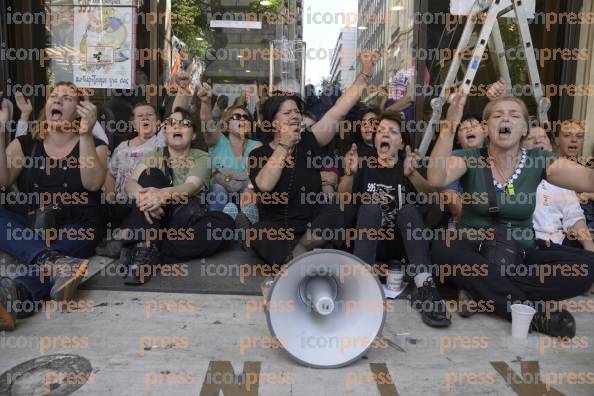 ΑΘΗΝΑ-ΚΑΤΑΛΗΨΗ-ΤΟΥΥΠΟΥΡΓΕΙΟ-ΟΚΙΝΟΜΚΩΝ-ΑΠΟΛΥΜΕΝΕΣ-28