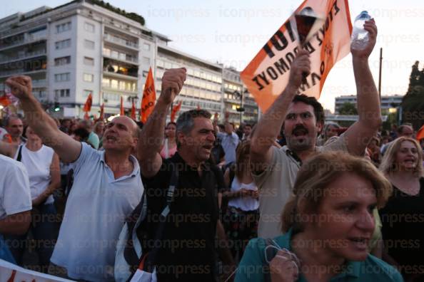 ΣΥΛΛΑΛΗΤΗΡΙΟ-THΣΑΔΕΔΥΣΤΗΝ-ΠΛΑΤΕΙΑ-ΣΥΝΤΑΓΜΑΤΟΣ-ΕΝΑΝΤΙΑ-5