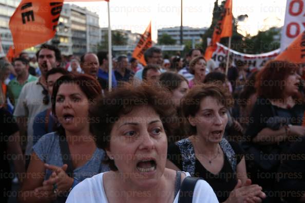 ΣΥΛΛΑΛΗΤΗΡΙΟ-THΣΑΔΕΔΥΣΤΗΝ-ΠΛΑΤΕΙΑ-ΣΥΝΤΑΓΜΑΤΟΣ-ΕΝΑΝΤΙΑ-6