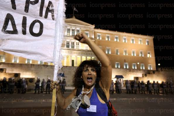 ΣΥΛΛΑΛΗΤΗΡΙΟ-THΣΑΔΕΔΥΣΤΗΝ-ΠΛΑΤΕΙΑ-ΣΥΝΤΑΓΜΑΤΟΣ-ΕΝΑΝΤΙΑ-19