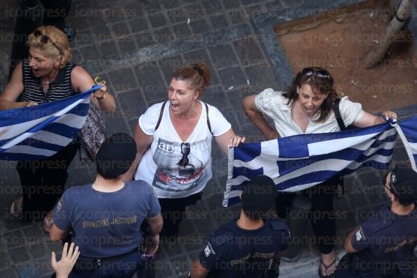 ΠΟΛΙΤΕΣ-ΑΠΟΔΟΚΙΜΑΣΑΝ-ΥΠΟΥΡΓΟ-ΟΙΚΟΝΟΜΙΚΩΝ-ΓΕΡΜΑΝΙΑΣ