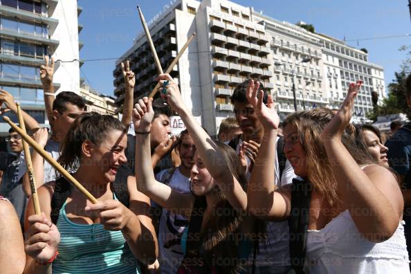 ΠΟΡΕΙΑ-ΜΑΘΗΤΩΝ-ΜΟΥΣΙΚΩΝ-ΣΧΟΛΕΙΩΝ-ΚΕΝΤΡΟ-1