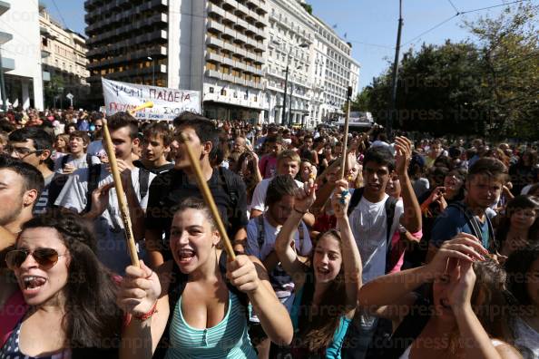 ΠΟΡΕΙΑ-ΜΑΘΗΤΩΝ-ΜΟΥΣΙΚΩΝ-ΣΧΟΛΕΙΩΝ-ΚΕΝΤΡΟ-3