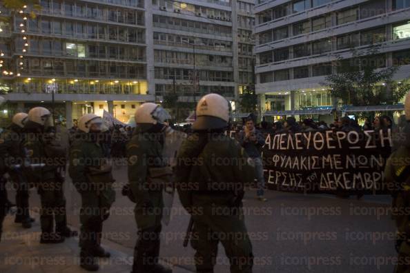 ΠΟΡΕΙΑ-ΑΛΛΗΛΕΓΓΥΗΣ-ΣΤΟΥΣ-ΣΥΛΛΗΦΘΕΝΤΕΣ-ΚΑΙ-ΠΡΟΦΥΛΑΚΙΣΜΕΝΟΥΣ-ΤΟ-ΒΡΑΔΥ-ΤΗΣ-ΤΕΤΑΡΤΗΣ-8