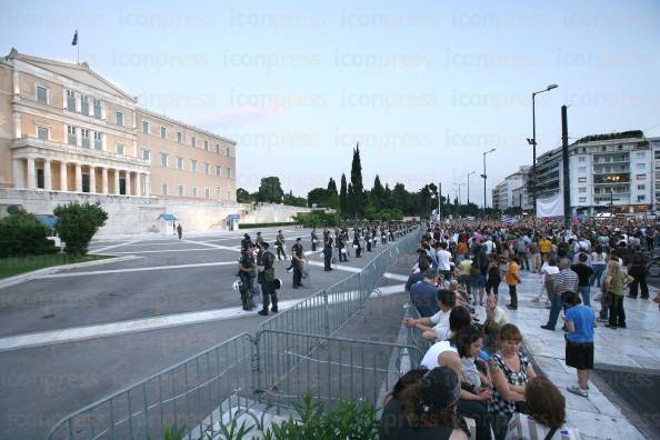 ΣΥΝΕΧΙΖΟΥΝ-ΜΕΡΑ-ΣΥΓΚΕΝΤΡΩΝΟΝΤΑΙ-ΑΓΑΝΑΚΤΙΣΜΕΝΟΙ-ΣΥΝΤΑΓΜΑ-7