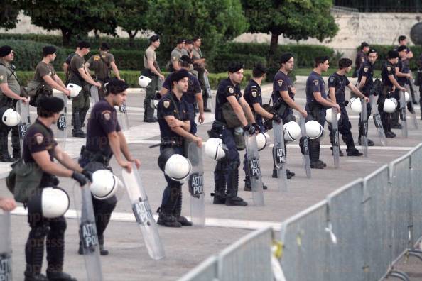 ΣΥΝΕΧΙΖΟΥΝ-ΜΕΡΑ-ΣΥΓΚΕΝΤΡΩΝΟΝΤΑΙ-ΑΓΑΝΑΚΤΙΣΜΕΝΟΙ-ΣΥΝΤΑΓΜΑ