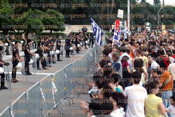 ΣΥΝΕΧΙΖΟΥΝ-ΜΕΡΑ-ΣΥΓΚΕΝΤΡΩΝΟΝΤΑΙ-ΑΓΑΝΑΚΤΙΣΜΕΝΟΙ-ΣΥΝΤΑΓΜΑ-10