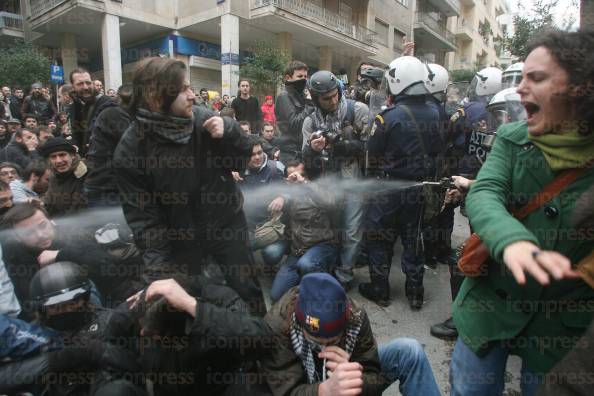 ΜΠΛΟΚΟ-ΚΑΙ-ΣΥΛΛΗΨΕΙΣ-ΑΠΟ-ΤΗΝ-ΑΣΤΥΝΟΜΙΑ-ΣΤΗΝ-ΟΔΟ-ΑΣΚΛΗΠΙΟΥ-ΣΕ-ΔΙΑΔΗΛΩΤΕΣ-3