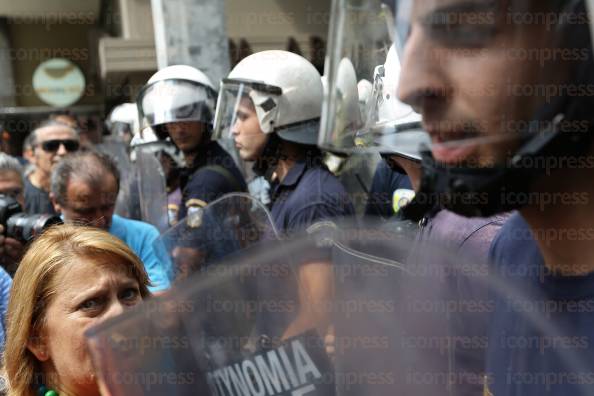 ΣΥΓΚΕΝΤΡΩΣΗ-ΣΤΗΝ-ΠΛΑΤΕΙΑ-ΚΛΑΥΘΜΩΝΟΣ-ΠΟΡΕΙΑ