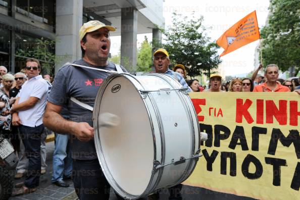 ΣΥΓΚΕΝΤΡΩΣΗ-ΣΤΗΝ-ΠΛΑΤΕΙΑ-ΚΛΑΥΘΜΩΝΟΣ-ΠΟΡΕΙΑ