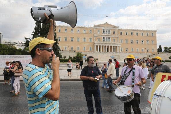 ΣΥΓΚΕΝΤΡΩΣΗ-ΣΤΗΝ-ΠΛΑΤΕΙΑ-ΚΛΑΥΘΜΩΝΟΣ-ΠΟΡΕΙΑ