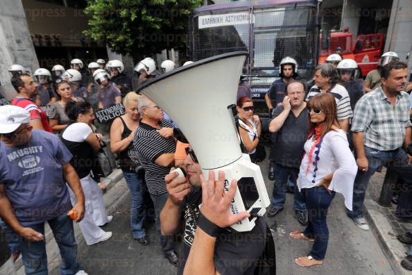 ΣΥΓΚΕΝΤΡΩΣΗ-ΣΤΗΝ-ΠΛΑΤΕΙΑ-ΚΛΑΥΘΜΩΝΟΣ-ΠΟΡΕΙΑ