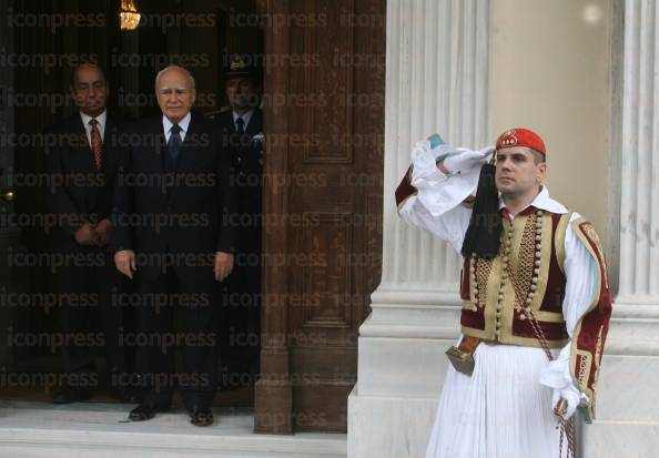 ΣΥΝΑΝΤΗΣΗ-ΠΡΟΕΔΡΟΥ-ΔΗΜΟΚΡΑΤΙΑΣ-ΚΑΡΟΛΟΥ-ΠΑΠΟΥΛΙΑ-53