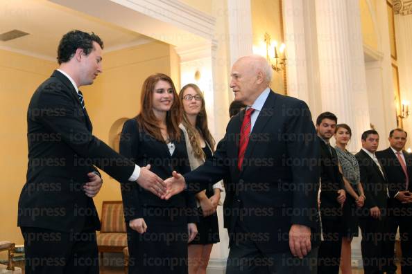 ΣΥΝΑΝΤΗΣΗ-ΚΑΡΟΛΟΥ-ΠΑΠΟΥΛΙΑ-ΟΜΟΓΕΝΕΙΣ-ΣΠΟΥΔΑΣΤΕΣ-11