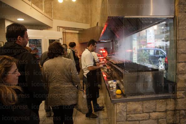 ΨΗΤΟΠΟΛΕΙΟ-ΣΤΗΝ-ΠΛΑΤΕΙΑ-ΚΑΝΙΓΓΟΣ-ΜΟΙΡΑΖΕΙ-4