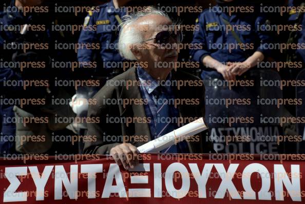 ΑΘΗΝΑ-ΚΙΝΗΤΟΠΟΙΗΣΗ-ΣΥΝΤΑΞΙΟΥΧΩΝ-ΣΤΗΝ-ΠΛΑΤΕΙΑ-10