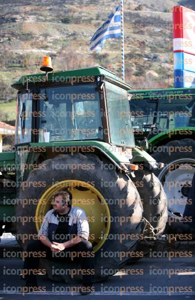 ΛΑΡΙΣΑ:-ΣΥΓΚΕΝΤΡΩΣΗ-ΑΓΡΟΤΩΝ-ΣΤΟΝ-ΚΟΜΒΟ-ΤΩΝ-ΤΕΜΠΩΝ-1