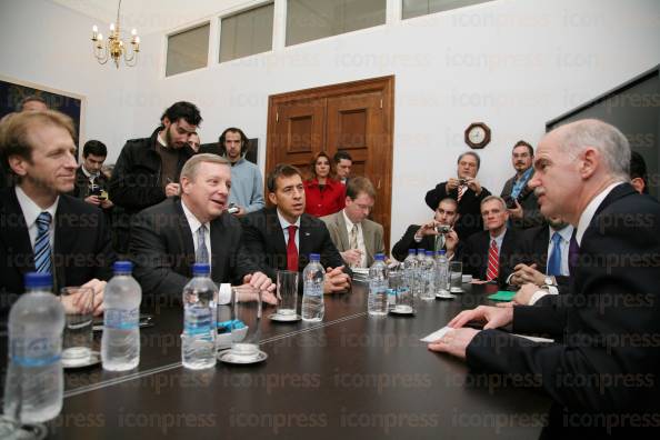 ΣΥΝΑΝΤΗΣΗ-ΤΟΥ-ΠΡΟΕΔΡΟΥ-ΤΟΥ-ΠΑΣΟΚ-ΠΑΠΑΝΔΡΕΟΥ-ΜΕ-ΤΟΝ-ΓΕΡΟΥΣΙΑΣΤΗ-ΡΙΤΣΑΡΝΤ-ΝΤΕΡΜΠΙΝ