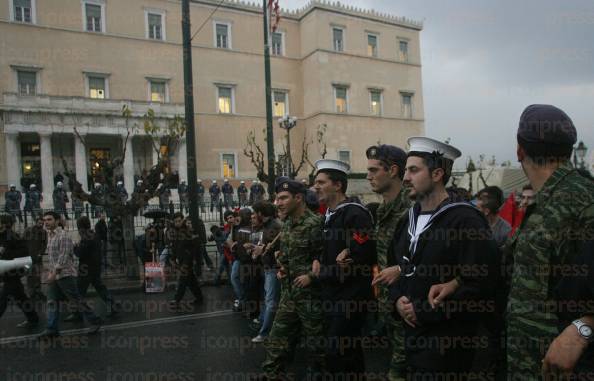 ΠΟΡΕΙΑ-ΓΙΑ-ΤΟΝ-ΕΟΡΤΑΣΜΟ-ΤΟΥ-ΠΟΛΥΤΕΧΝΕΙΟΥ-32