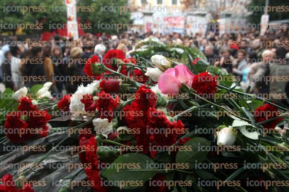 ΚΑΤΑΘΕΣΗ-ΛΟΥΛΟΥΔΙΩΝ-ΣΤΟ-ΧΩΡΟ-ΤΟΥ-ΠΟΛΥΤΕΧΝΕΙΟΥ-4