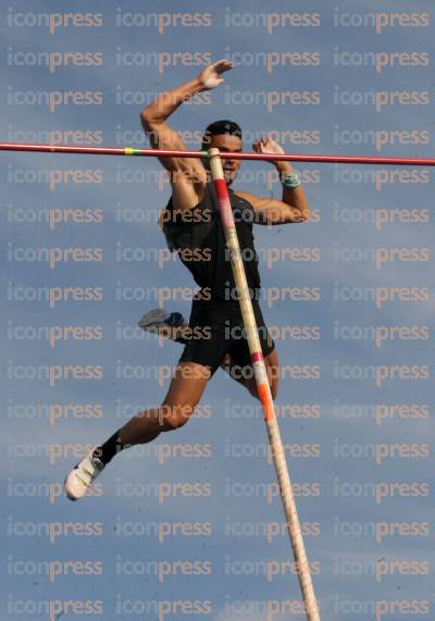 ATHENS-STREET-POLE-VAULT-2031