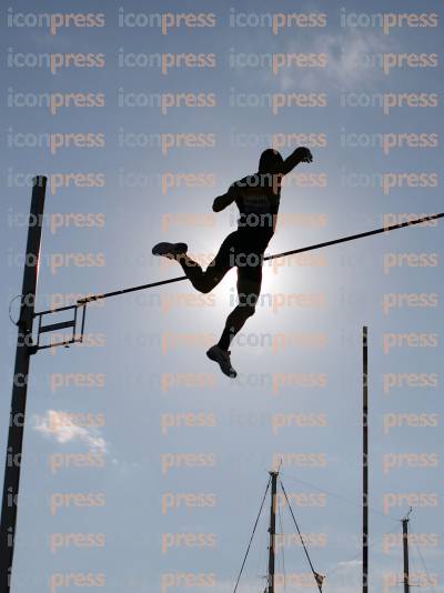 ATHENS-STREET-POLE-VAULT-2039