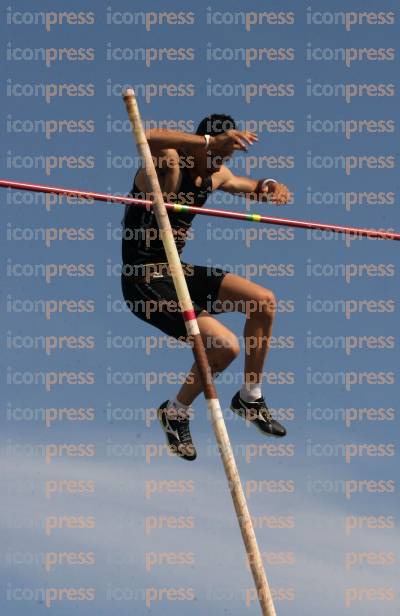 ATHENS-STREET-POLE-VAULT-2040