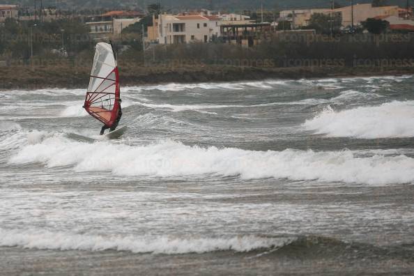 ΛΑΥΡΙΟ-WINDSURFING-ΑΨΗΦΩΝΤΑΣ-ΚΑΚΟΚΑΙΡΙΑ