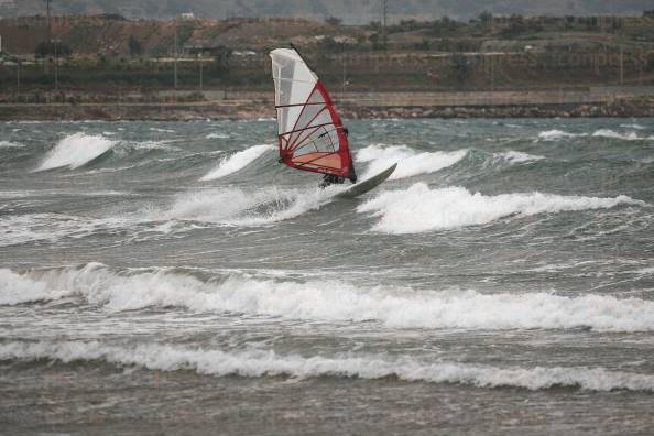 ΛΑΥΡΙΟ-WINDSURFING-ΑΨΗΦΩΝΤΑΣ-ΚΑΚΟΚΑΙΡΙΑ-3