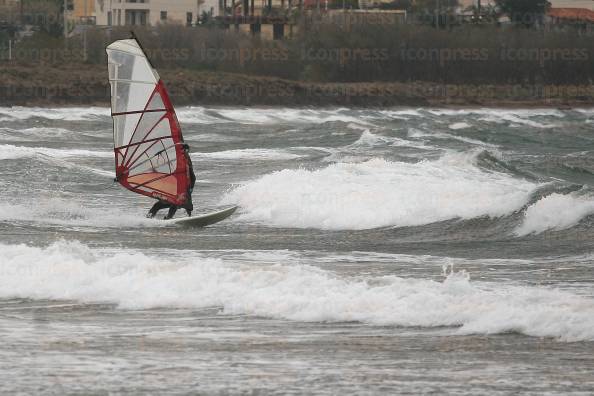 ΛΑΥΡΙΟ-WINDSURFING-ΑΨΗΦΩΝΤΑΣ-ΚΑΚΟΚΑΙΡΙΑ-4