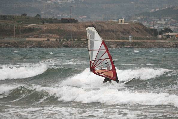 ΛΑΥΡΙΟ-WINDSURFING-ΑΨΗΦΩΝΤΑΣ-ΚΑΚΟΚΑΙΡΙΑ-5