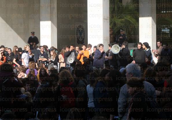 ΠΟΡΕΙΑ-ΚΑΙ-ΠΑΡΑΣΤΑΣΗ-ΔΙΑΜΑΡΤΥΡΙΑΣ-ΣΤΗ-ΓΑΔΑ-ΑΠΟ-ΜΑΘΗΤΕΣ-ΣΧΟΛΕΙΩΝ-ΤΗΣ-ΑΘΗΝΑΣ