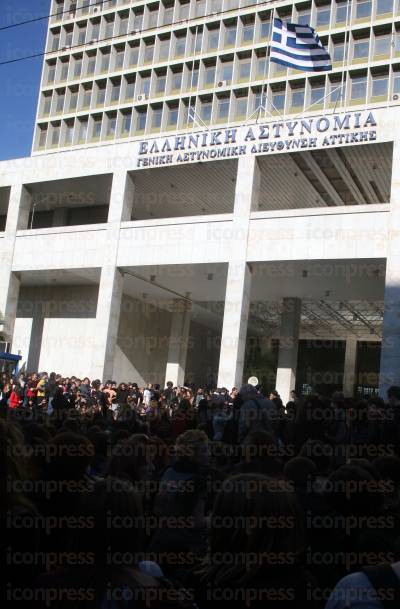 ΠΟΡΕΙΑ-ΚΑΙ-ΠΑΡΑΣΤΑΣΗ-ΔΙΑΜΑΡΤΥΡΙΑΣ-ΣΤΗ-ΓΑΔΑ-ΑΠΟ-ΜΑΘΗΤΕΣ-ΣΧΟΛΕΙΩΝ-ΤΗΣ-ΑΘΗΝΑΣ-21