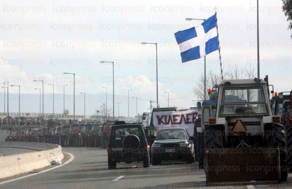 ΜΠΛΟΚΑ-ΤΩΝ-ΑΓΡΟΤΩΝ-ΣΤΗ-ΝΙΚΑΙΑ-ΛΑΡΙΣΑΣ-4