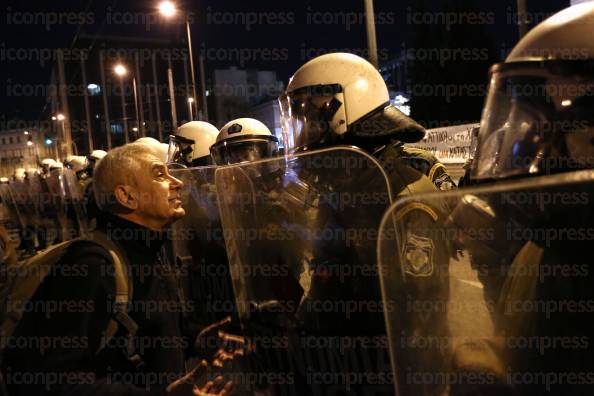 ΣΥΓΚΕΝΤΡΩΣΗ-ΑΓΑΝΑΚΤΙΣΜΕΝΩΝ-ΣΥΝΤΑΓΜΑ-16