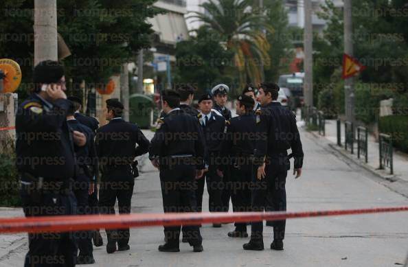 ΑΓΝΩΣΤΟΙ-ΠΥΡΟΒΟΛΙΣΑΝ-ΤΡΑΥΜΑΤΙΣΑΝ-ΑΣΤΥΝΟΜΙΚΟΥΣ-ΠΑΡΑΣΚΕΥΗΣ-17