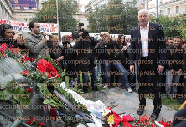 ΚΑΤΑΘΕΣΗ-ΣΤΕΦΑΝΟΥ-ΜΝΗΜΕΙΟ-ΠΟΛΥΤΕΧΝΕΙΟΥ-ΠΡΩΘΥΠΟΥΡΓΟ-1