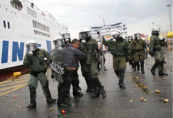 ΑΦΙΞΗ-ΑΓΡΟΤΩΝ-ΑΠΟ-ΤΗ-ΚΡΗΤΗ-ΚΑΙ-ΕΠΕΙΣΟΔΙΑ-ΣΤΟ-ΛΙΜΑΝΙ-ΤΟΥ-ΠΕΙΡΑΙΑ-8