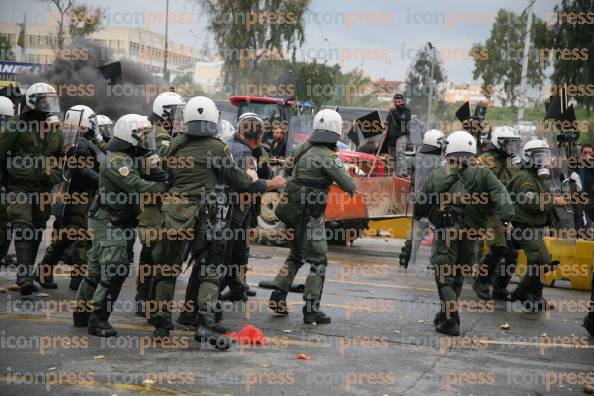 ΑΦΙΞΗ-ΑΓΡΟΤΩΝ-ΑΠΟ-ΤΗ-ΚΡΗΤΗ-ΚΑΙ-ΕΠΕΙΣΟΔΙΑ-ΣΤΟ-ΛΙΜΑΝΙ-ΤΟΥ-ΠΕΙΡΑΙΑ-9