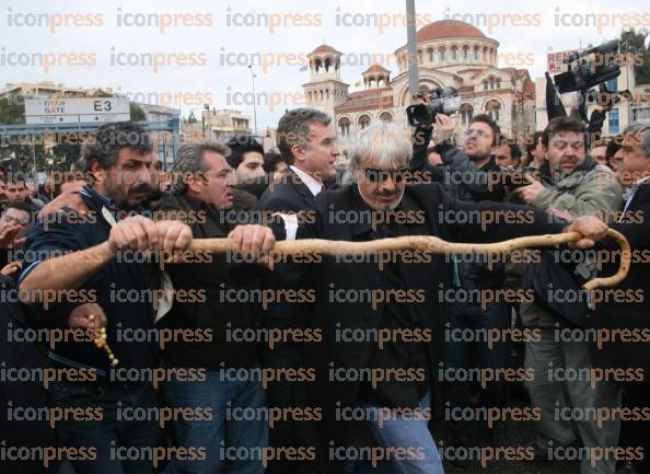 ΑΦΙΞΗ-ΑΓΡΟΤΩΝ-ΑΠΟ-ΤΗ-ΚΡΗΤΗ-ΚΑΙ-ΕΠΕΙΣΟΔΙΑ-ΣΤΟ-ΛΙΜΑΝΙ-ΤΟΥ-ΠΕΙΡΑΙΑ-38