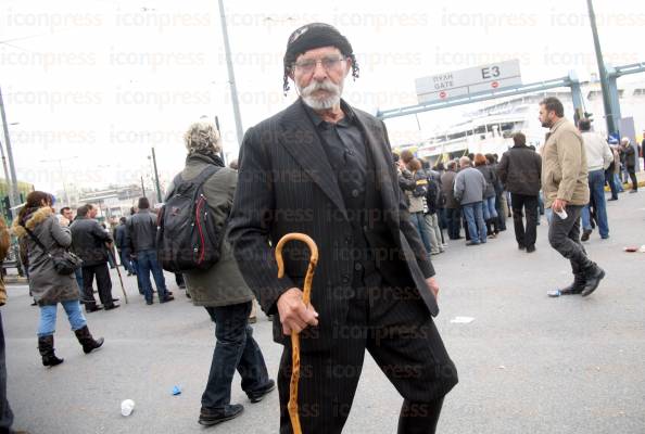 ΑΦΙΞΗ-ΑΓΡΟΤΩΝ-ΑΠΟ-ΤΗ-ΚΡΗΤΗ-ΚΑΙ-ΕΠΕΙΣΟΔΙΑ-ΣΤΟ-ΛΙΜΑΝΙ-ΤΟΥ-ΠΕΙΡΑΙΑ-47