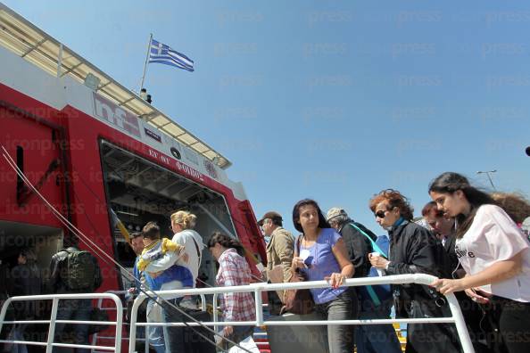 ΑΝΑΧΩΡΗΣΗ-ΕΚΔΡΟΜΕΩΝ-ΠΑΣΧΑ-ΛΙΜΑΝΙ-ΠΕΙΡΑΙΑ-1